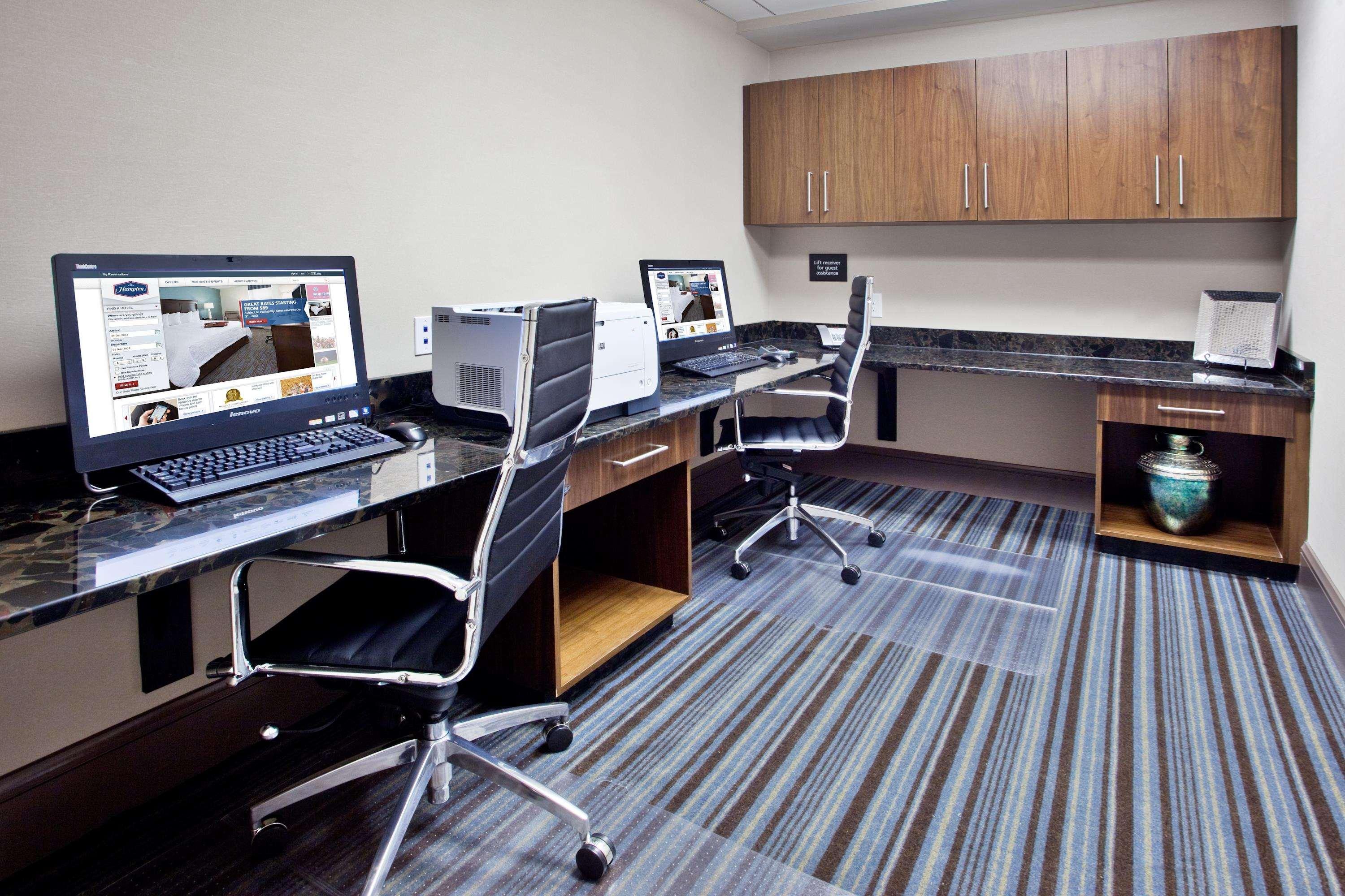 Hampton Inn & Suites Chapel Hill/Carrboro Esterno foto