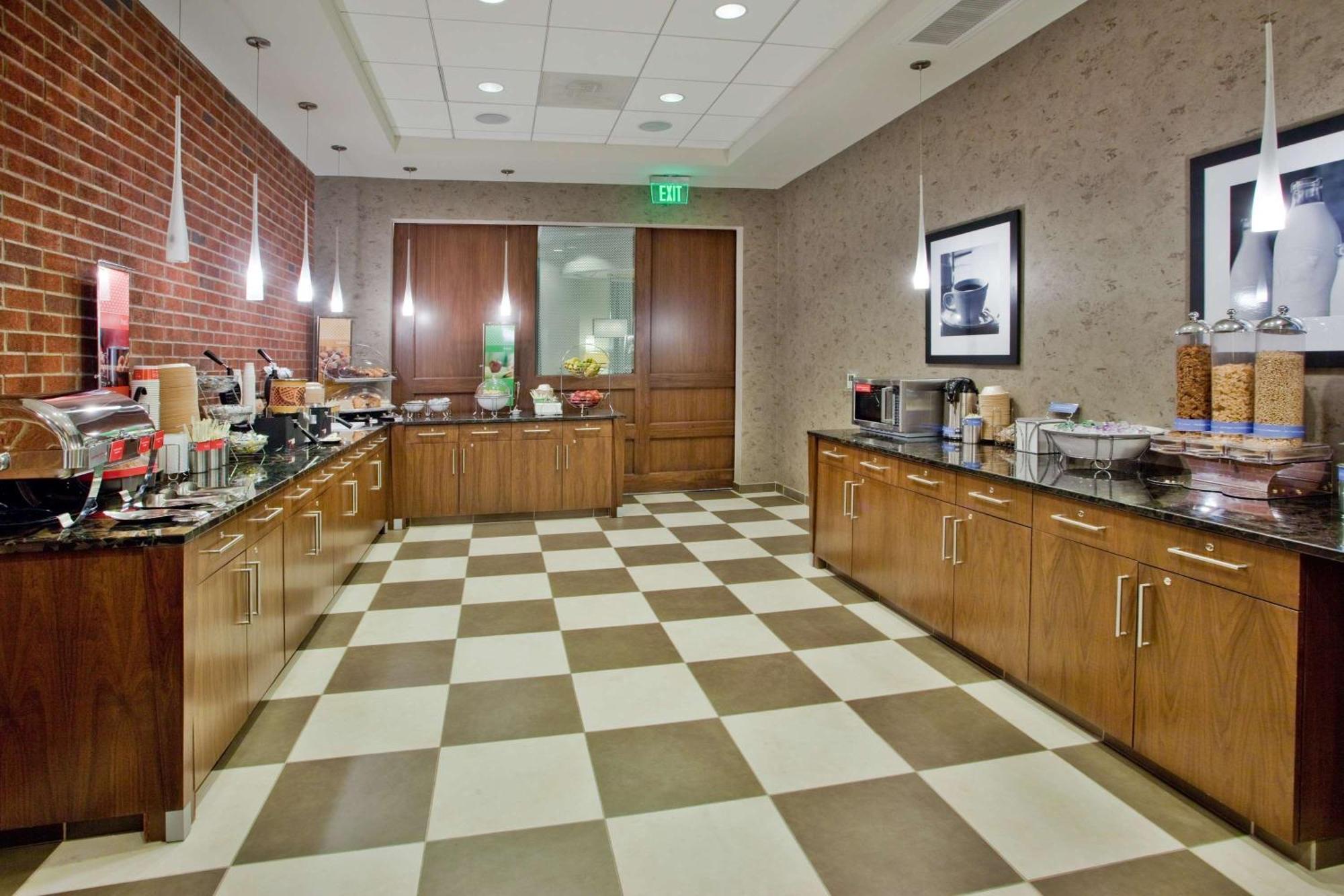 Hampton Inn & Suites Chapel Hill/Carrboro Esterno foto