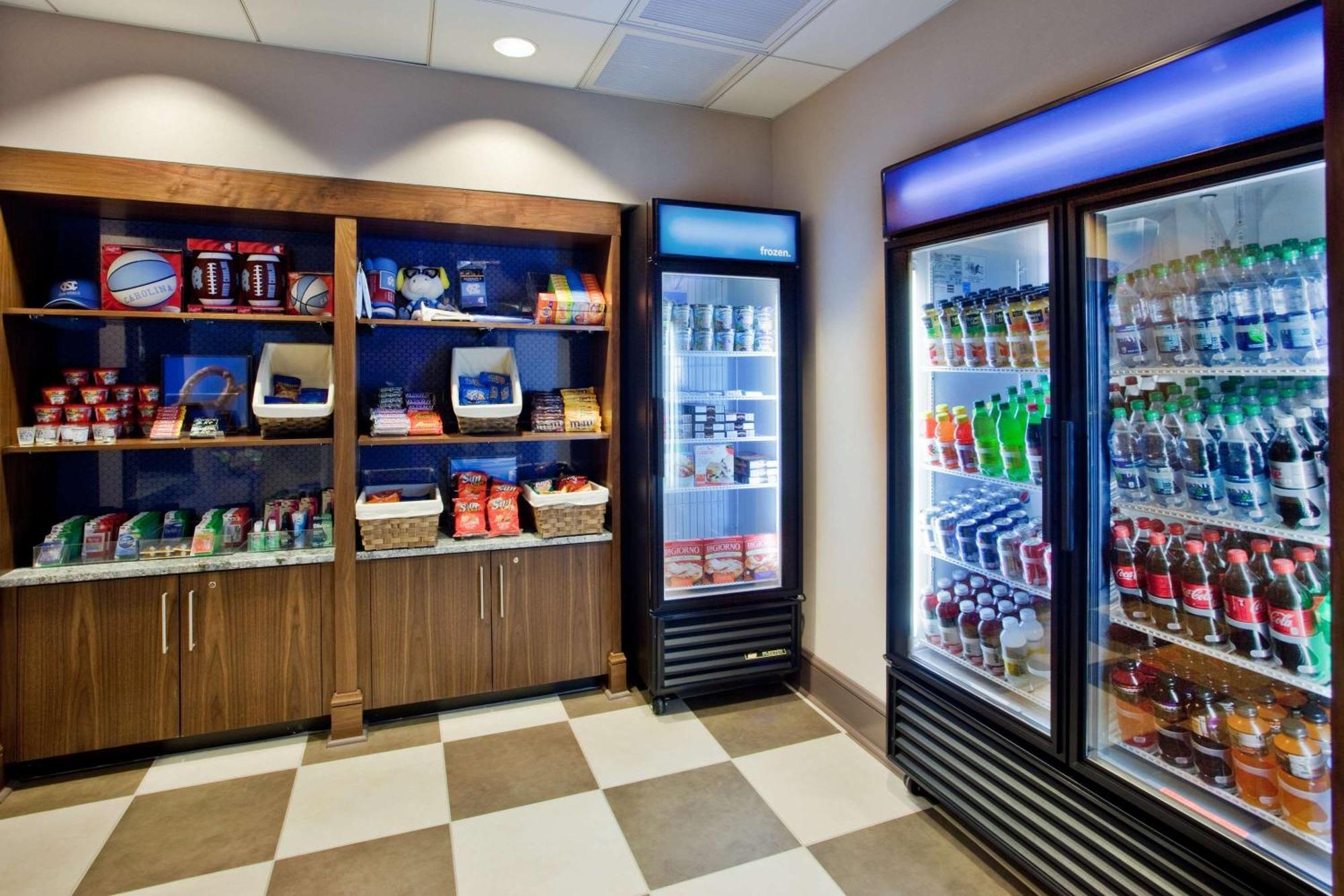 Hampton Inn & Suites Chapel Hill/Carrboro Esterno foto
