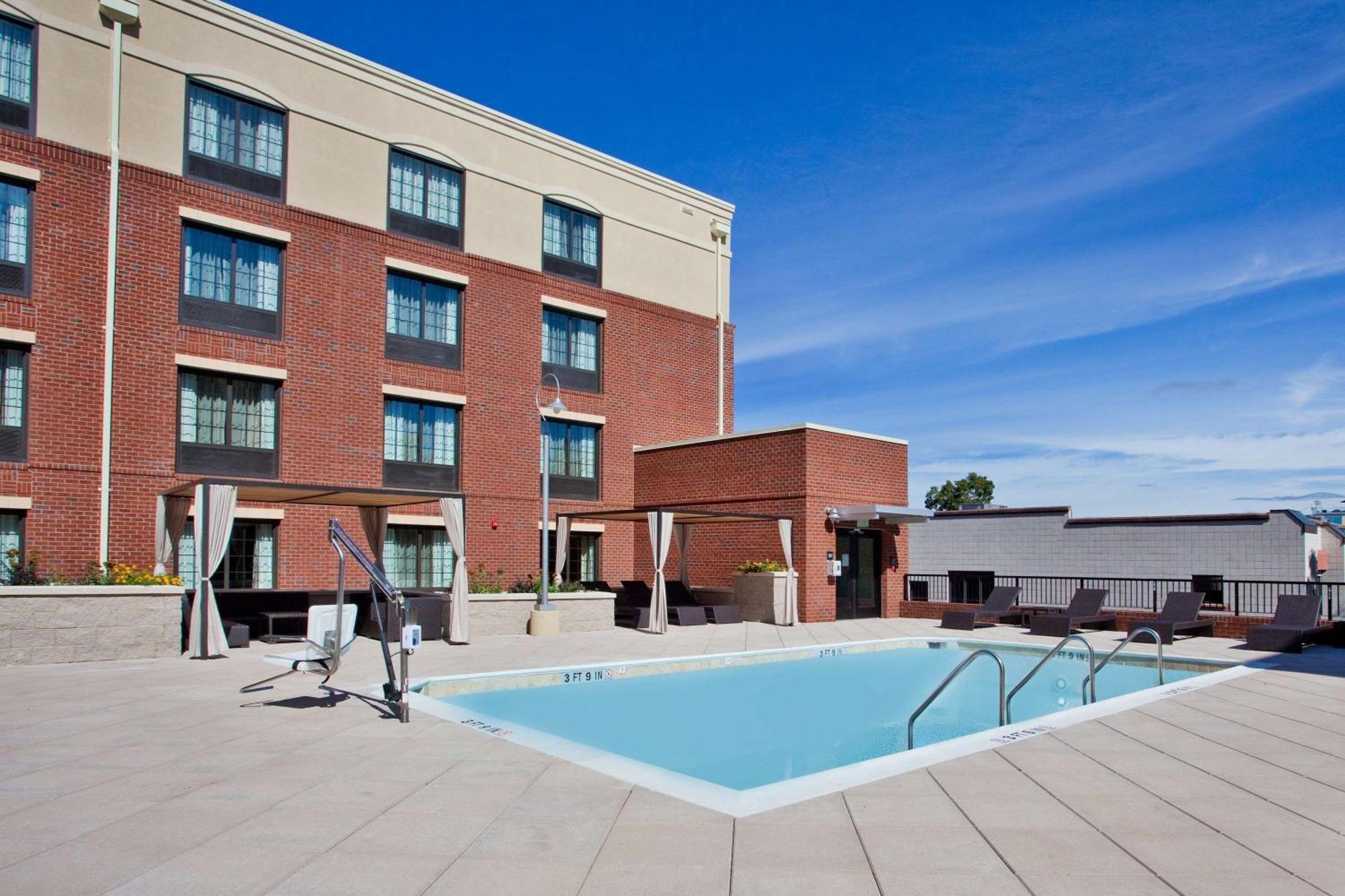 Hampton Inn & Suites Chapel Hill/Carrboro Esterno foto