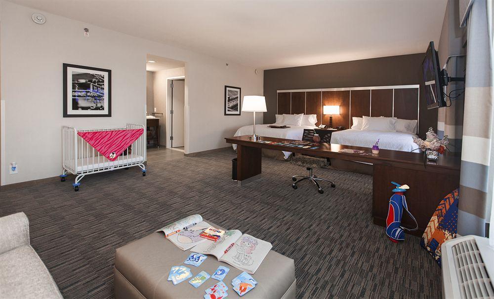 Hampton Inn & Suites Chapel Hill/Carrboro Esterno foto