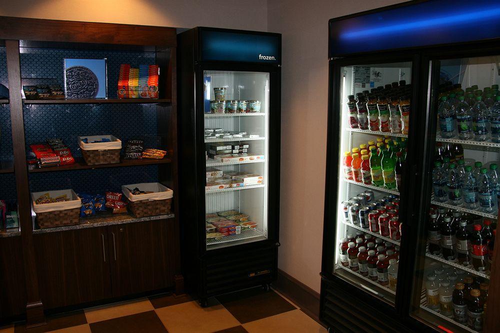 Hampton Inn & Suites Chapel Hill/Carrboro Esterno foto