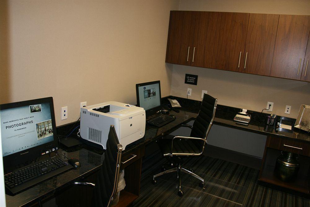 Hampton Inn & Suites Chapel Hill/Carrboro Esterno foto