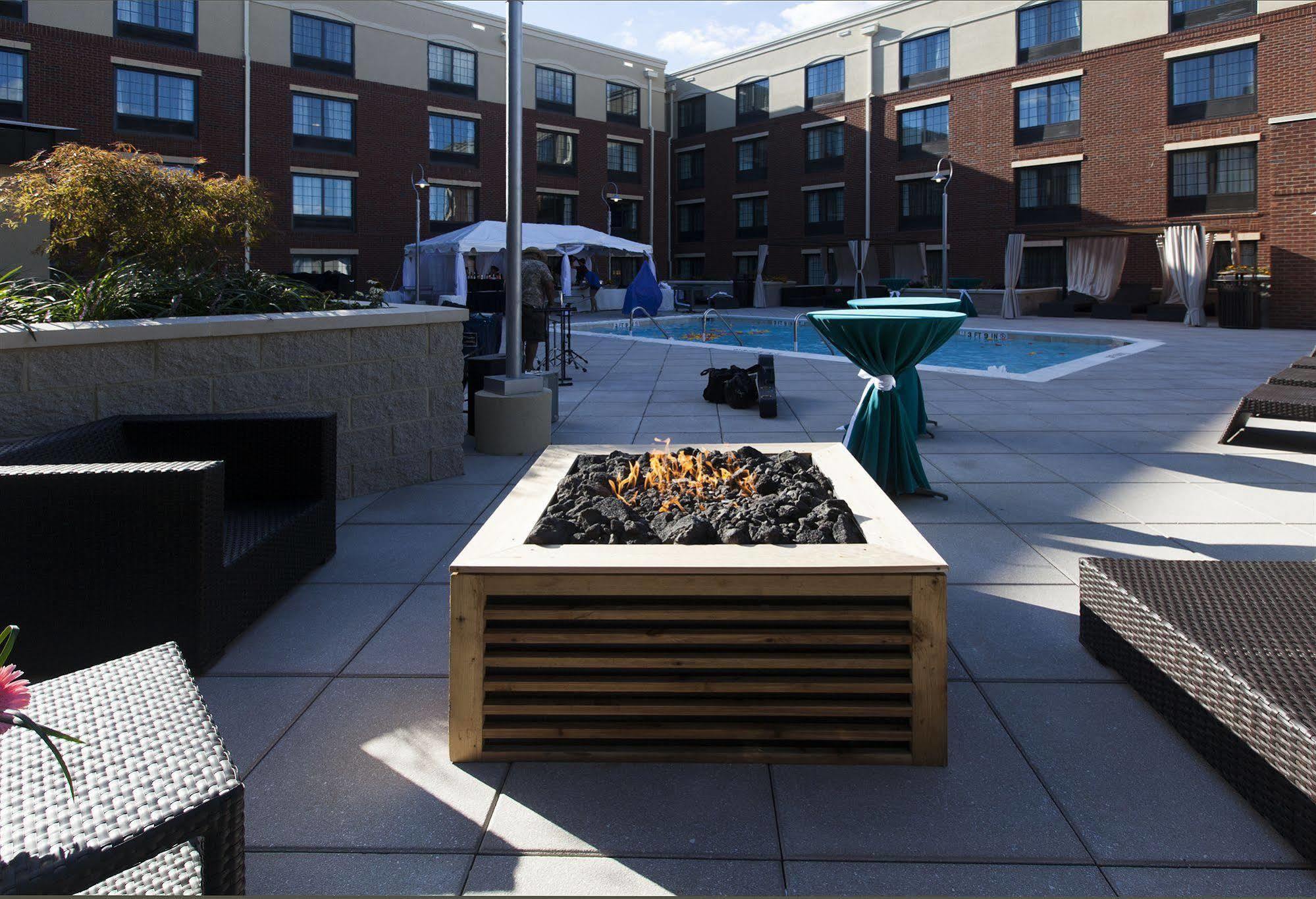Hampton Inn & Suites Chapel Hill/Carrboro Esterno foto