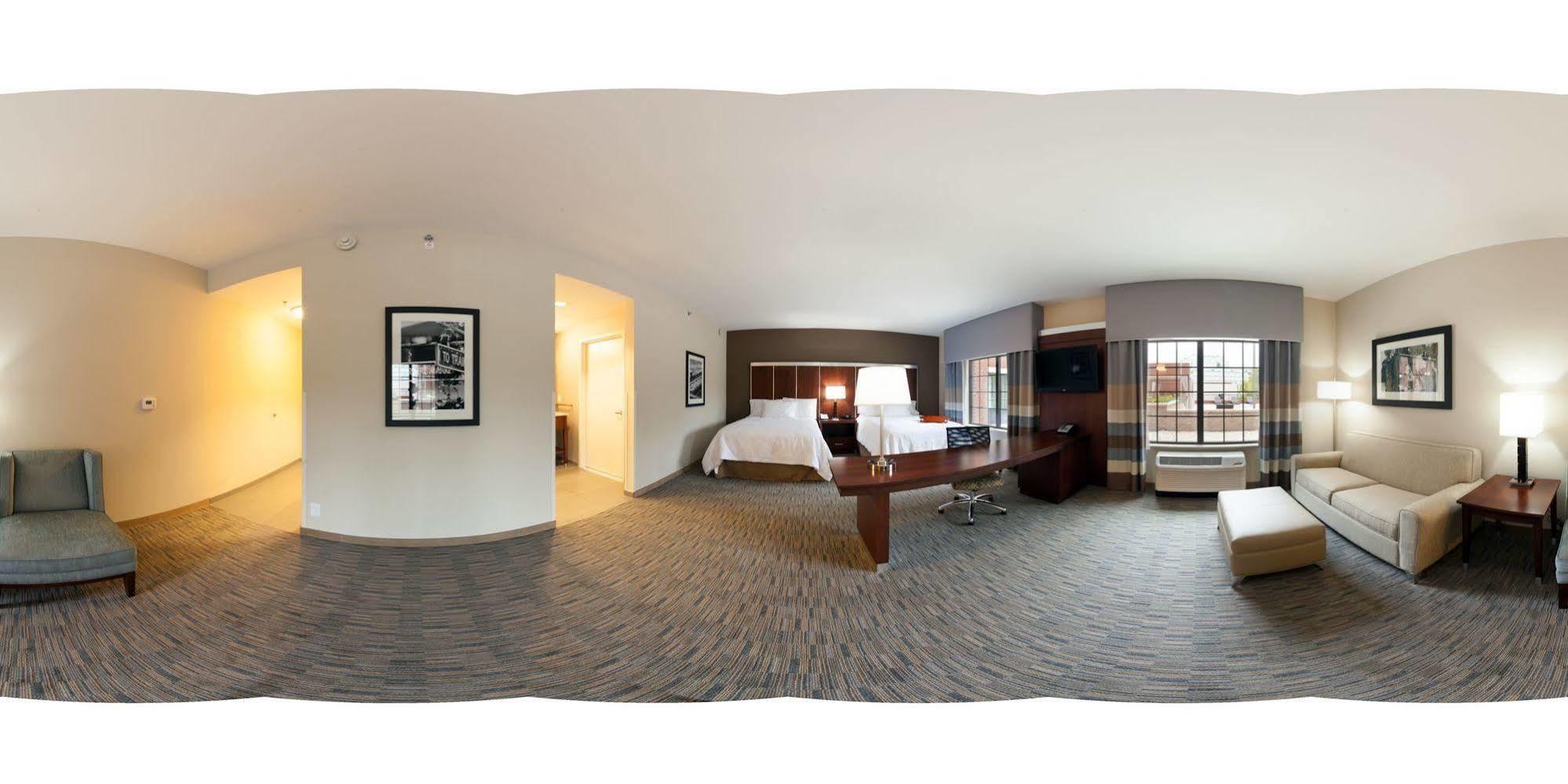 Hampton Inn & Suites Chapel Hill/Carrboro Esterno foto