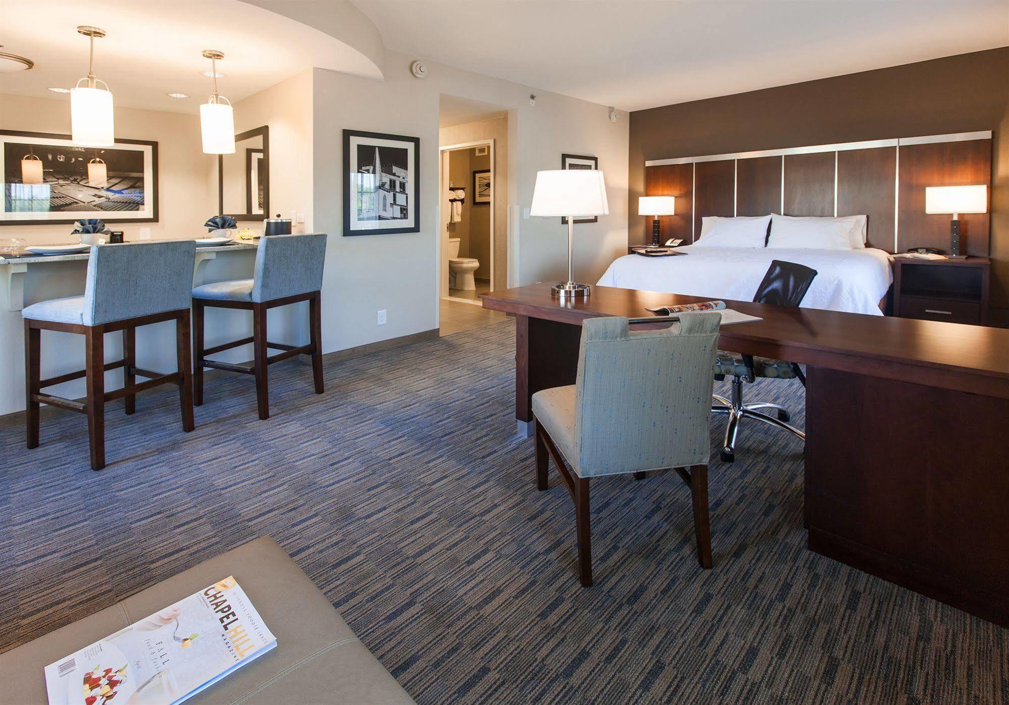 Hampton Inn & Suites Chapel Hill/Carrboro Esterno foto